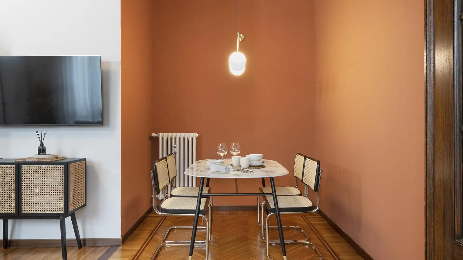 Апартаменты Fifty Eight Suite Milan Montenapoleone Two Bedrooms Италия